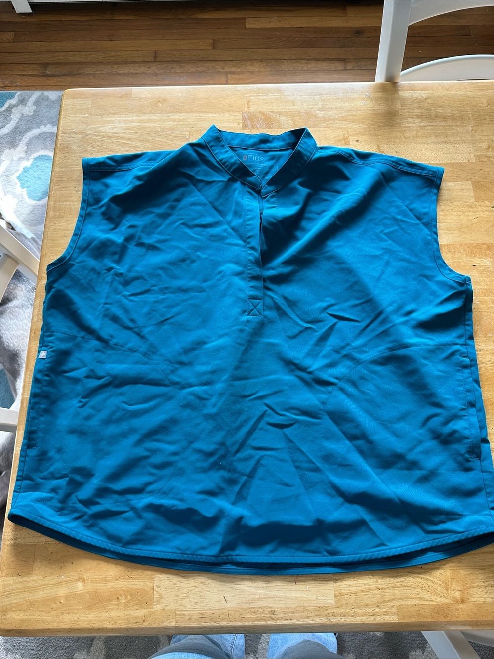 Figs scrub top XL